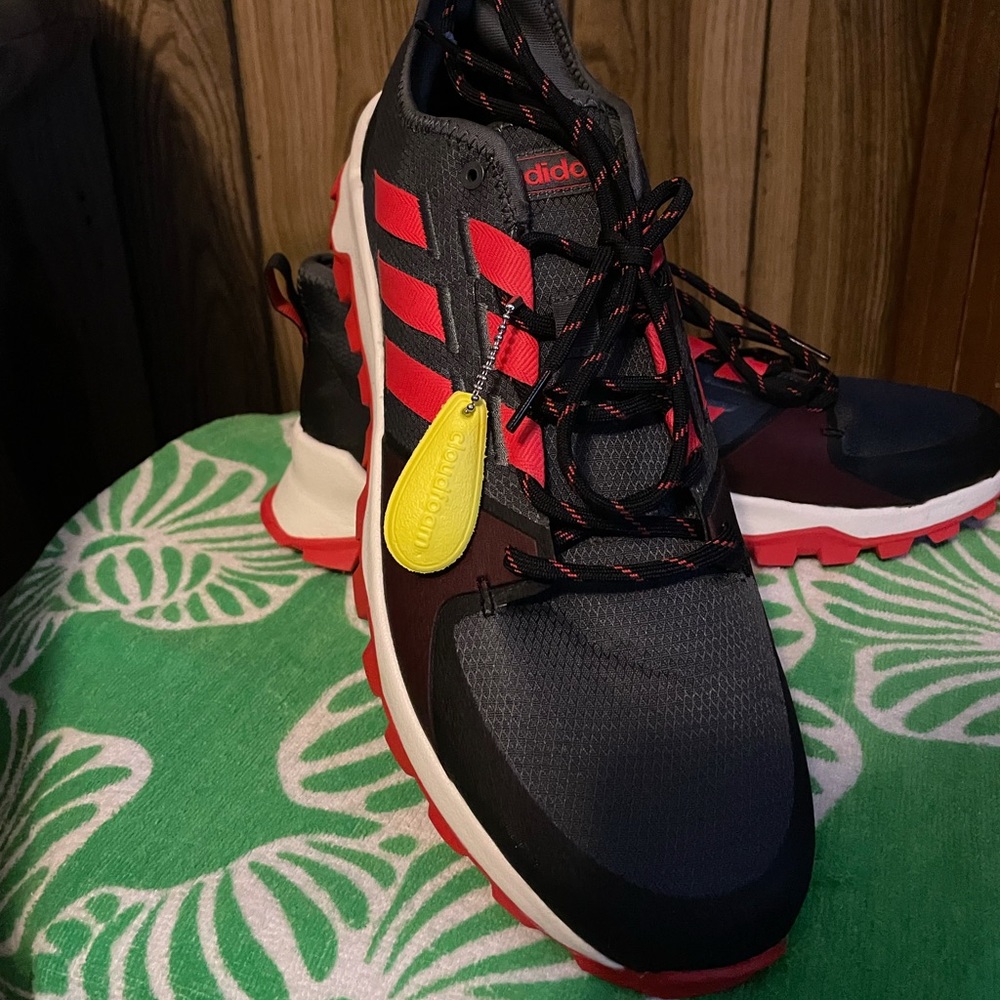 NWOT Men’s Adidas Sneakers